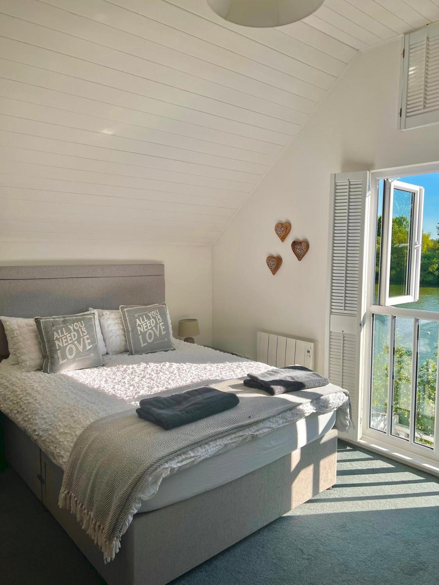 Nola Lodge Сайренстер Экстерьер фото